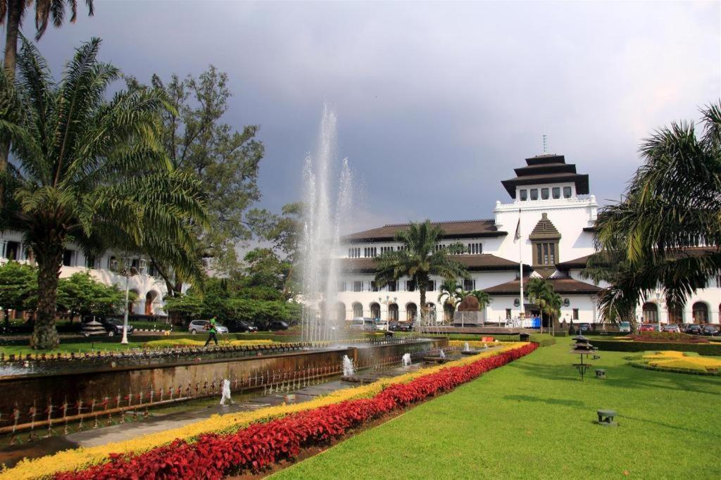 Oyo 2554 Hotel Arimbi Lama Dewi Sartika Bandung Ngoại thất bức ảnh